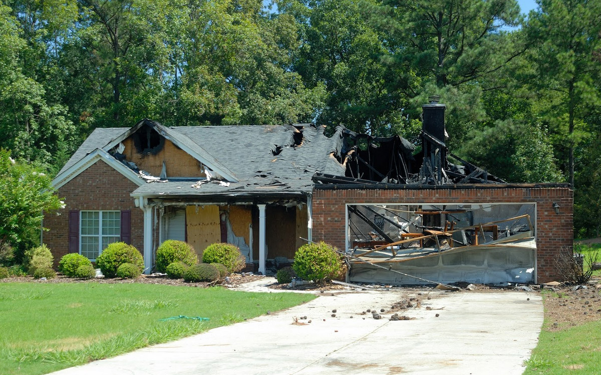 is it safe to stay in a home with smoke damage?
